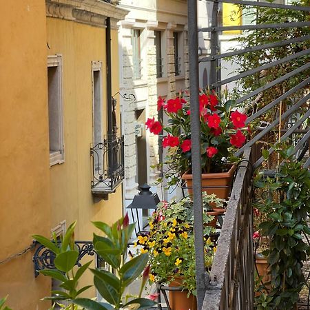 Flores Home Верона Экстерьер фото