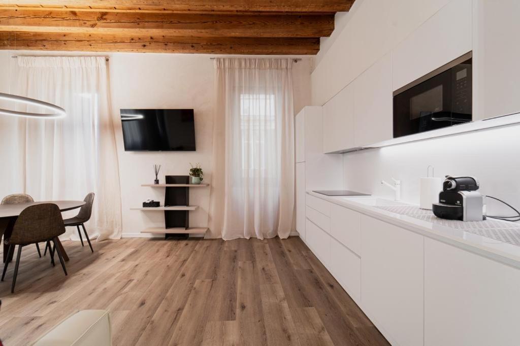Flores Home Верона Экстерьер фото