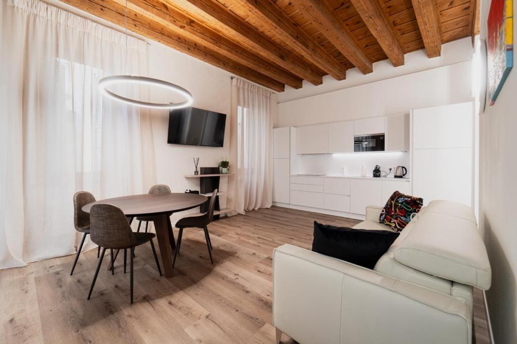 Flores Home Верона Экстерьер фото